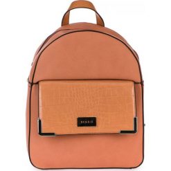 Bessie London plecak damski łososiowy BL4251. Różowe plecaki damskie Bessie London, bez wzorów, ze skóry, eleganckie. Za 219,00 zł.