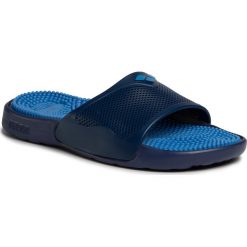 Klapki ARENA - Marco 80635 44 Fastblue/Navy. Niebieskie klapki damskie Arena, bez wzorów, z tworzywa sztucznego, bez obcasa. Za 119,00 zł.