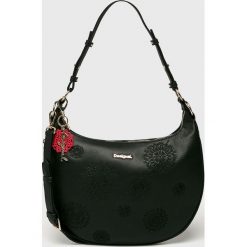 Desigual - Torebka. Czarne torebki klasyczne damskie Desigual, z haftami, z poliesteru, casualowe, na ramię, średnie, z haftem. W wyprzedaży za 179,90 zł.