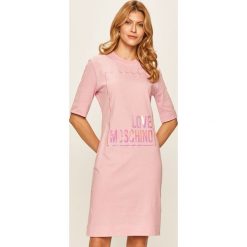 Love Moschino - Sukienka. Białe sukienki damskie Love Moschino, na co dzień, m, z nadrukiem, z elastanu, casualowe, z okrągłym kołnierzem, z krótkim rękawem, krótkie, mini, proste. W wyprzedaży za 499,90 zł.