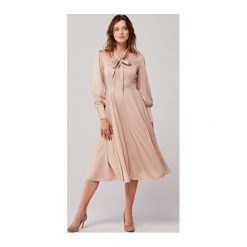 Sukienka Laura Soie pudrowy róż 44 różowy. Różowe sukienki damskie Marie Zélie, na imprezę, na wiosnę, s, w paski, z jedwabiu, eleganckie, bez kołnierzyka, z długim rękawem, długie, maxi. Za 647,00 zł.