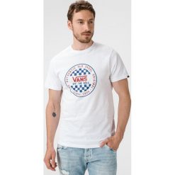 Vans Checker Koszulka Biały. Białe podkoszulki męskie Vans, xl, z nadrukiem, z bawełny, bez kołnierzyka, krótkie. Za 128,95 zł.