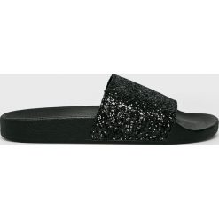 TheWhiteBrand - Klapki. Czarne klapki damskie TheWhiteBrand, bez wzorów, ze skóry, bez obcasa, na obcasie. Za 159,90 zł.