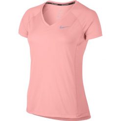 Nike Dry Miler Top V-Neck 831528-808. Różowe topy damskie Nike, xs, bez wzorów, z poliesteru, bez kołnierzyka. W wyprzedaży za 119,99 zł.