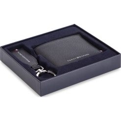 Zestaw upominkowy TOMMY HILFIGER - Scotchgrain M Cc Wllt Kyfb Box AM0AM04572 002. Czarne portfele męskie marki TOMMY HILFIGER, bez wzorów, ze skóry. Za 299,00 zł.
