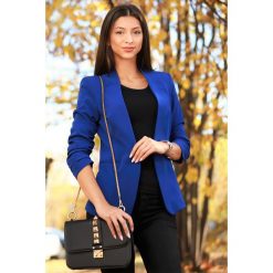 Żakiet MARELA BLUE. Niebieskie kamizelki damskie Żakiet MARELA BLUE, bez wzorów, eleganckie, bez kaptura. W wyprzedaży za 129,00 zł.