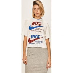 Nike Sportswear - T-shirt. Czerwone topy damskie Nike Sportswear, s, z nadrukiem, z bawełny, z okrągłym kołnierzem. Za 169,90 zł.