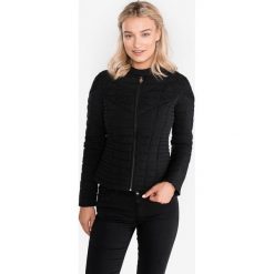 Guess Vona Kurtka Czarny. Czarne kurtki damskie Guess, na wiosnę, xs, z aplikacjami, z materiału. Za 705,95 zł.