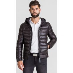 KURTKA PUFFA BIKER Guess. Czarne płaszcze męskie Guess, s, z aplikacjami, z gumy, z kapturem. Za 729,00 zł.