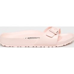 Birkenstock - Klapki. Różowe klapki damskie Birkenstock, bez wzorów, z materiału, bez obcasa. Za 119,90 zł.