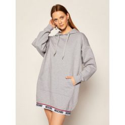 Sukienka dzianinowa Moschino Underwear & Swim 1703 9006. Szare sukienki damskie Moschino Underwear & Swim, m, bez wzorów, z dzianiny, bez kołnierzyka, bez rękawów. Za 799,00 zł.