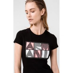 Armani Exchange Koszulka Czarny. Czarne koszulki damskie Armani Exchange, l, z nadrukiem, z bawełny, bez kołnierzyka. Za 233,95 zł.