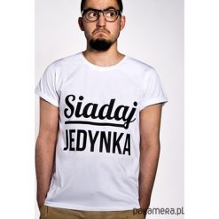 Koszulka Męska Siadaj Jedynka. Białe koszulki męskie Pakamera, m, z nadrukiem, z bawełny, bez kołnierzyka, bez rękawów. Za 79,00 zł.