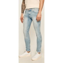 Wrangler - Jeansy Bryston Quartersquad. Niebieskie jeansy męskie Wrangler, bez wzorów. W wyprzedaży za 279,90 zł.