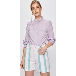Tommy Jeans - Koszula DW0DW05349. Fioletowe bluzki damskie Tommy Jeans, na co dzień, s, bez wzorów, z elastanu, klasyczne, z klasycznym kołnierzykiem, z długim rękawem. W wyprzedaży za 169,90 zł.