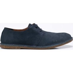 Clarks - Półbuty Baltimore Lace. Niebieskie półbuty sznurowane męskie marki Clarks, na co dzień, ze skóry, z okrągłym noskiem. W wyprzedaży za 229,90 zł.