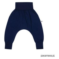 Bawełniane spodnie wiosna/lato - granatowe. Niebieskie spodnie chłopięce marki Pakamera, na lato, z bawełny. Za 65,00 zł.