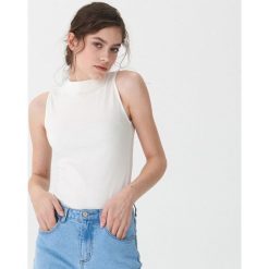 Top z półgolfem - Biały. Białe topy damskie House, s, bez wzorów, bez kołnierzyka. Za 29,99 zł.