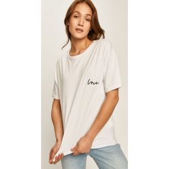 Answear - T-shirt. Białe bluzki damskie ANSWEAR, s, z aplikacjami, z bawełny, casualowe, z okrągłym kołnierzem. W wyprzedaży za 49,90 zł.