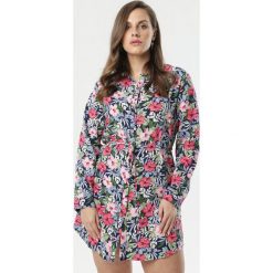 Granatowa Sukienka Tait. Niebieskie sukienki damskie Born2be, xl, w paski, z tkaniny, z wykładanym kołnierzem, bez rękawów, długie, mini, rozkloszowane. Za 69,99 zł.