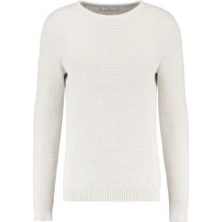 Swetry klasyczne męskie: Selected Homme SHXNEWVINCEBUBBLE CREW NECK Sweter egret/bone white