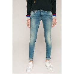 Tommy Jeans - Jeansy Nora. Niebieskie rurki damskie Tommy Jeans, z elastanu. W wyprzedaży za 399,90 zł.