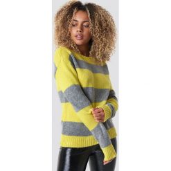Trendyol Sweter Block Stripe Wide Neck - Yellow. Żółte swetry damskie marki Trendyol, bez wzorów, z dzianiny, bez rękawów, długie, bez kaptura. Za 121,95 zł.