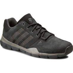 Buty adidas - Anzit Dlx M18556 Cblack/Cblack/Sbrown. Czarne buty sportowe męskie Adidas, ze skóry ekologicznej, bez zapięcia, outdoorowe. W wyprzedaży za 289,00 zł.