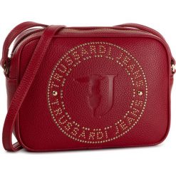 Torebka TRUSSARDI JEANS - Harper Camera Case 75B00835 R683. Czerwone listonoszki damskie Trussardi Jeans, bez wzorów, z jeansu, bez dodatków. W wyprzedaży za 359,00 zł.