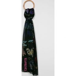 Desigual - Szal. Szare szaliki damskie Desigual, z poliesteru. W wyprzedaży za 99,90 zł.