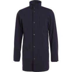 J.LINDEBERG TERRY Parka navy. Niebieskie kurtki męskie marki J.LINDEBERG, s, bez wzorów, z materiału, bez kaptura. W wyprzedaży za 655,60 zł.
