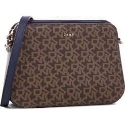 Torebka DKNY - Bryant R83EJ630 Mocha Logo-Nvy 6MN. Pomarańczowe listonoszki damskie DKNY, bez wzorów, ze skóry ekologicznej, eleganckie, na ramię, bez dodatków. W wyprzedaży za 429,00 zł.