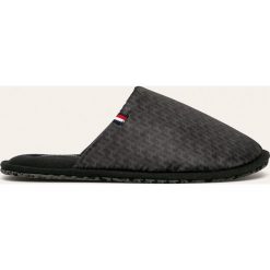 Tommy Hilfiger - Kapcie. Czarne kapcie męskie TOMMY HILFIGER, z materiału. W wyprzedaży za 189,90 zł.