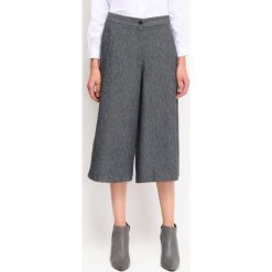 Spodnie 3/4 damskie luźne. Spodnie damskie Top Secret. W wyprzedaży za 69,99 zł.