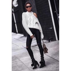 Sweter BONITA. Bluzy damskie Sweter BONITA, uniwersalny, bez wzorów, bez rękawów, bez kaptura. W wyprzedaży za 59,00 zł.