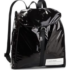 Plecak CALVIN KLEIN - Bind Backpack K60K605319 001. Czarne plecaki damskie Calvin Klein, bez wzorów, z materiału, eleganckie. Za 539,00 zł.