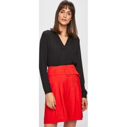 Only - Bluzka. Czarne bluzki damskie ONLY, bez wzorów, z poliesteru, bez kołnierzyka, z długim rękawem. W wyprzedaży za 59,90 zł.