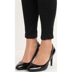 Czarne Czółenka Emaa. Czarne buty ślubne damskie Born2be, na szpilce. Za 69,99 zł.