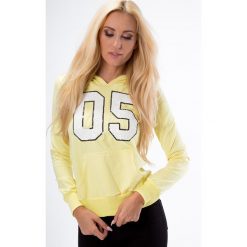 Cytrynowa biała z cekinami 0115. Żółte bluzy damskie Fasardi, l, bez wzorów, bez rękawów, bez kaptura. Za 39,00 zł.