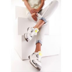 Białe Sneakersy Narine. Białe sneakersy damskie Born2be. Za 129,99 zł.