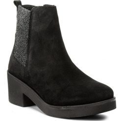 Botki BRONX - 46841-F BX 1074 Black 1. Czarne botki damskie na obcasie marki Bronx, z materiału. W wyprzedaży za 229,00 zł.