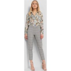 Cygaretki w kant. Szare spodnie damskie Orsay, z haftami, z elastanu, eleganckie. Za 119,99 zł.