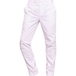 Chinosy męskie: Hackett London KENSINGTON SLIM Spodnie materiałowe optic white