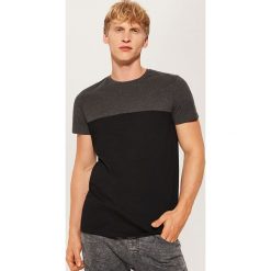 T-shirt z łączonych materiałów - Czarny. Czarne t-shirty męskie marki House, l, z materiału. Za 35,99 zł.