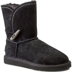 Buty UGG - W Meadow 1008043 Blk. Czarne kowbojki damskie Ugg, ze skóry. W wyprzedaży za 759,00 zł.