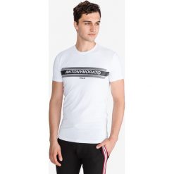 Antony Morato Koszulka Biały. Białe podkoszulki męskie Antony Morato, m, z nadrukiem, z elastanu, bez kołnierzyka, z krótkim rękawem, krótkie. Za 154,95 zł.