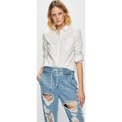 Tommy Jeans - Koszula. Białe bluzki damskie Tommy Jeans, na co dzień, s, bez wzorów, z bawełny, klasyczne, z klasycznym kołnierzykiem, z długim rękawem. Za 349,90 zł.
