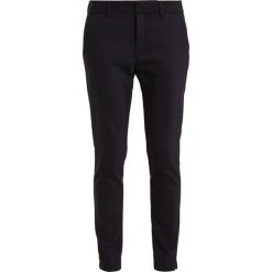 Mos Mosh ABBEY NIGHT Spodnie materiałowe black. Czarne spodnie damskie marki Mos Mosh, bez wzorów, z elastanu. Za 519,00 zł.