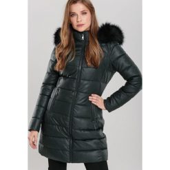 Ciemnozielona Kurtka Cotswold. Zielone kurtki damskie Renee, na zimę, s, bez wzorów, z tkaniny, bez kaptura. Za 269,99 zł.