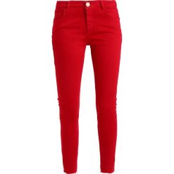 Mos Mosh SUMNER PANT Jeans Skinny Fit cherry. Czerwone jeansy damskie relaxed fit marki Mos Mosh. Za 419,00 zł.